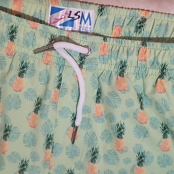 Bermies Swim Trunks Size Medium mens - Picture 4 of 7